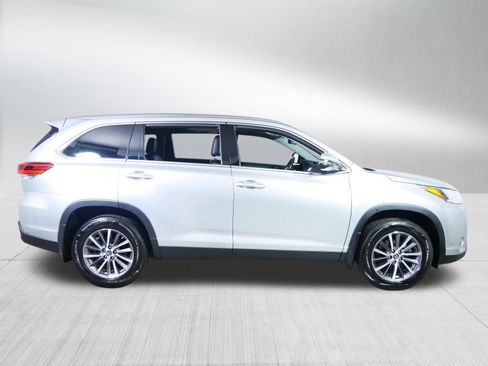 Used 2019 Toyota Highlander XLE image 8