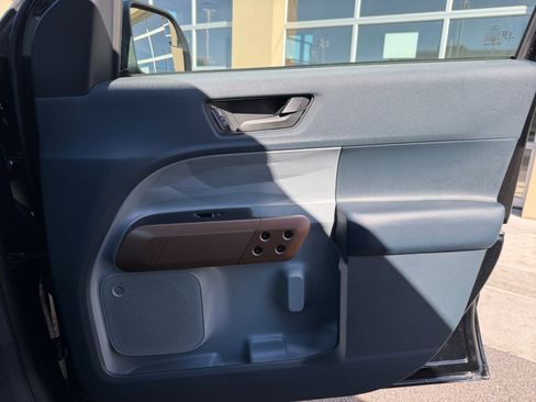 Used 2022 Ford Maverick Lariat image 16