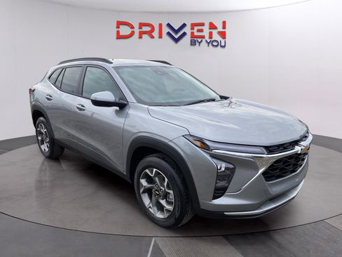 New 2026 Chevrolet Trax LT w/ Driver Confidence Package image 7