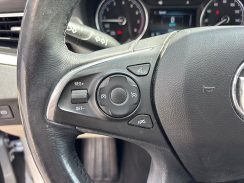 Used 2019 Buick Enclave Essence AWD/4WD image 17