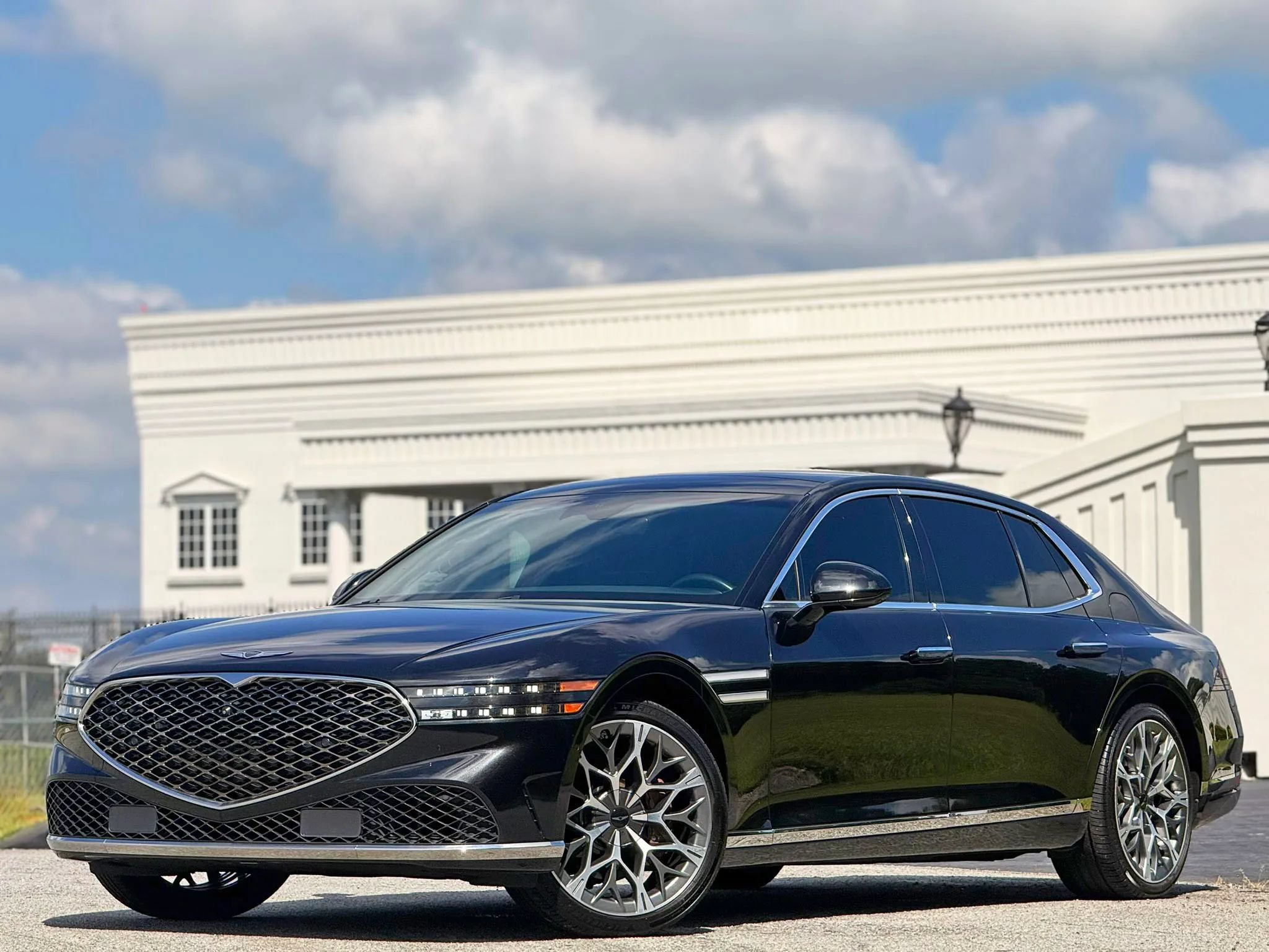 Used 2023 Genesis G90 3.5T AWD/4WD image 1