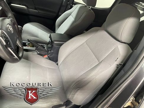 Used 2019 Toyota Tacoma TRD Sport AWD/4WD image 12