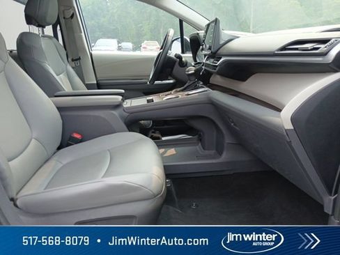 Used 2023 Toyota Sienna XLE FWD image 15