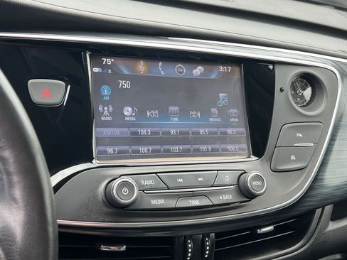 Used 2019 Buick Envision Essence w/ LPO, Road Trip Package FWD image 18