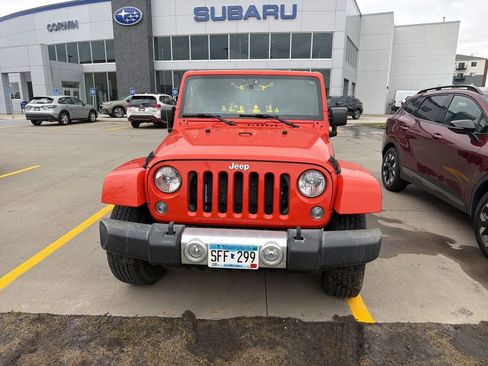 Used 2015 Jeep Wrangler Unlimited Sahara w/ Connectivity Group AWD/4WD image 3