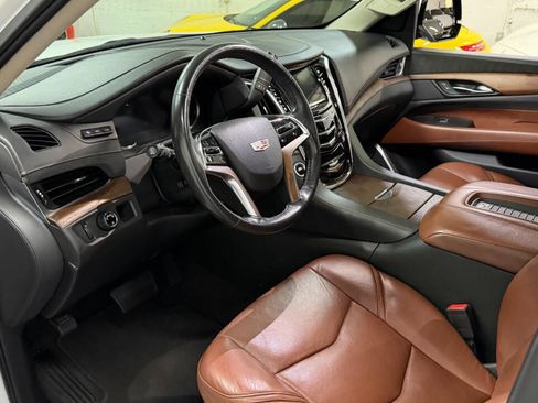 Used 2020 Cadillac Escalade Luxury image 35