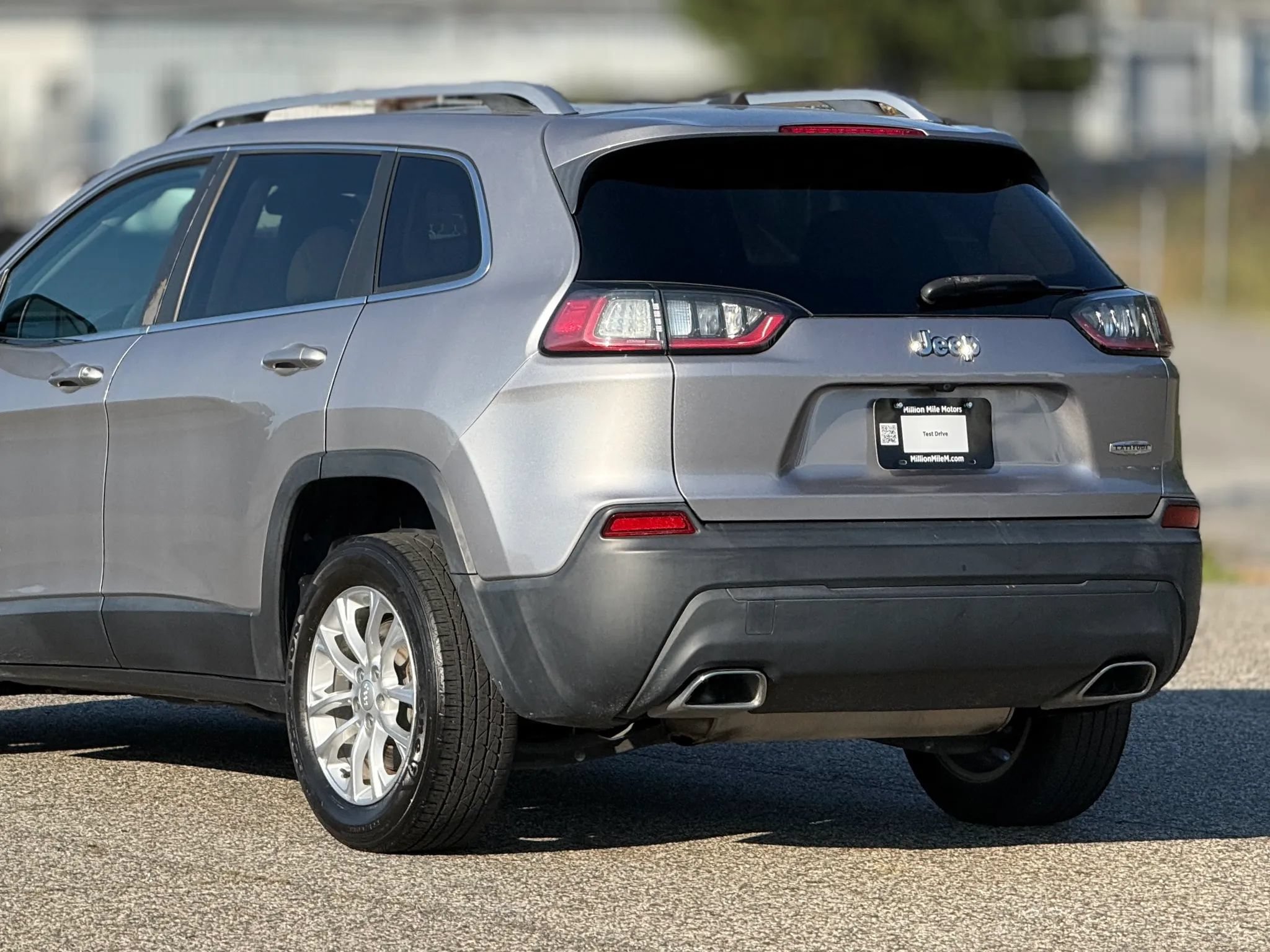 Used 2019 Jeep Cherokee Latitude w/ Popular Appearance Group FWD image 16