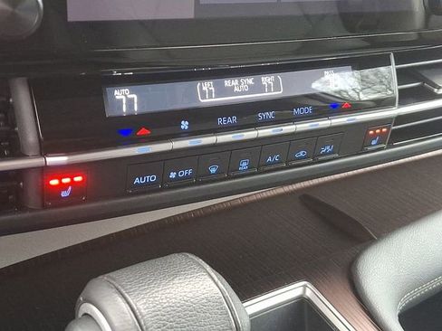 Used 2024 Toyota Sienna XLE image 15