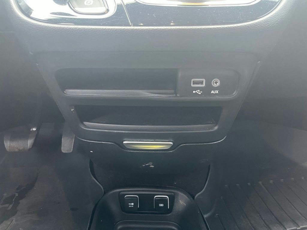 Used 2020 Chrysler Pacifica Touring-L AWD/4WD image 15