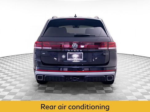 Used 2024 Volkswagen Atlas Peak Edition SE AWD/4WD image 4