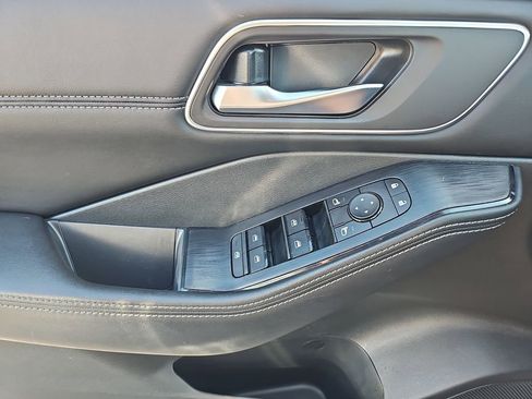 Used 2021 Nissan Rogue SV w/ Premium Package image 31