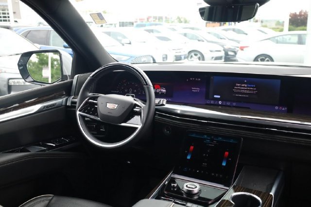 Used 2026 Cadillac Escalade Luxury w/ LPO, Floor Liner Package AWD/4WD image 23