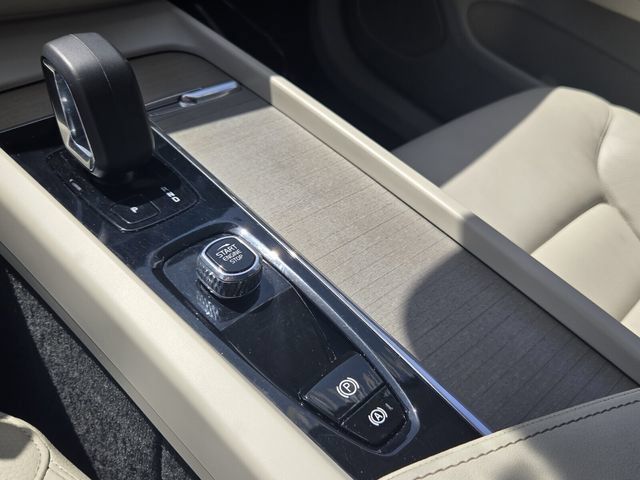 Used 2023 Volvo XC60 B5 Plus w/ Protection Package Premier FWD image 20