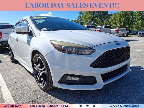Used 2017 Ford Focus ST w/ Equipment Group 401A FWD image 1