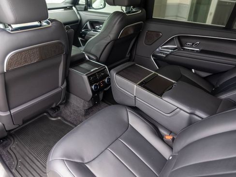 Used 2025 Land Rover Range Rover Long Wheelbase Autobiography AWD/4WD image 38