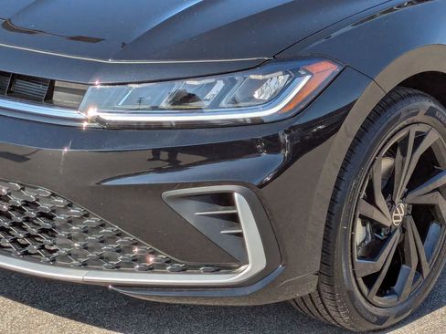 New 2026 Volkswagen Jetta SE image 9