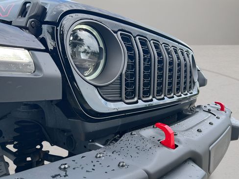 Used 2024 Jeep Wrangler Unlimited Rubicon AWD/4WD image 35