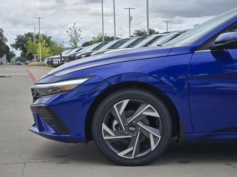 New 2025 Hyundai Elantra Limited image 6