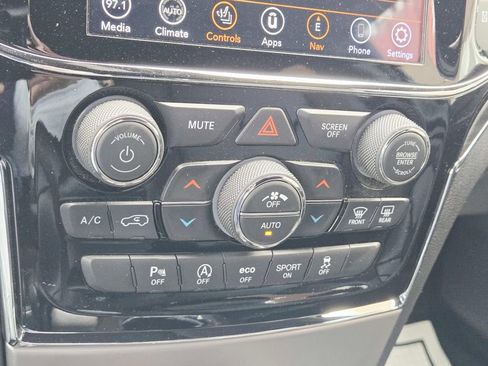 Used 2019 Jeep Grand Cherokee Limited image 30