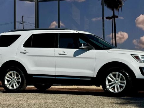Used 2017 Ford Explorer XLT w/ Equipment Group 201A image 13