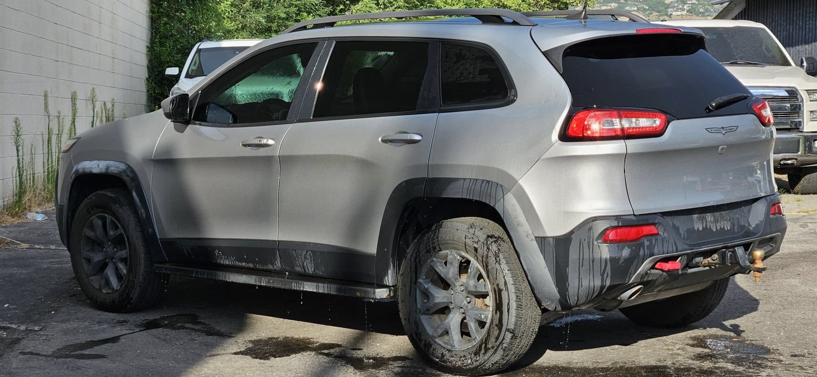 Used 2017 Jeep Cherokee Trailhawk w/ Comfort/Convenience Group AWD/4WD image 3