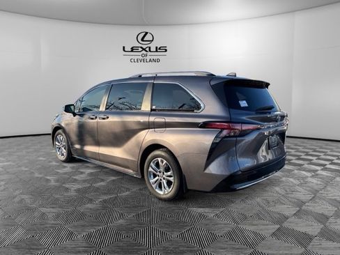 Used 2021 Toyota Sienna Platinum image 5