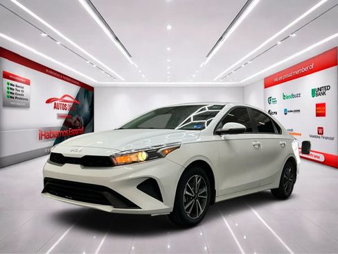 Used 2024 Kia Forte LXS w/ LXS Technology Package FWD image 3