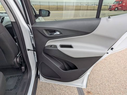 Used 2023 Chevrolet Equinox LS w/ LS Convenience Package image 8