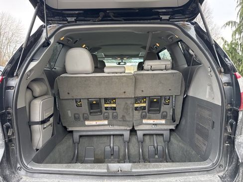 Used 2017 Toyota Sienna XLE image 21