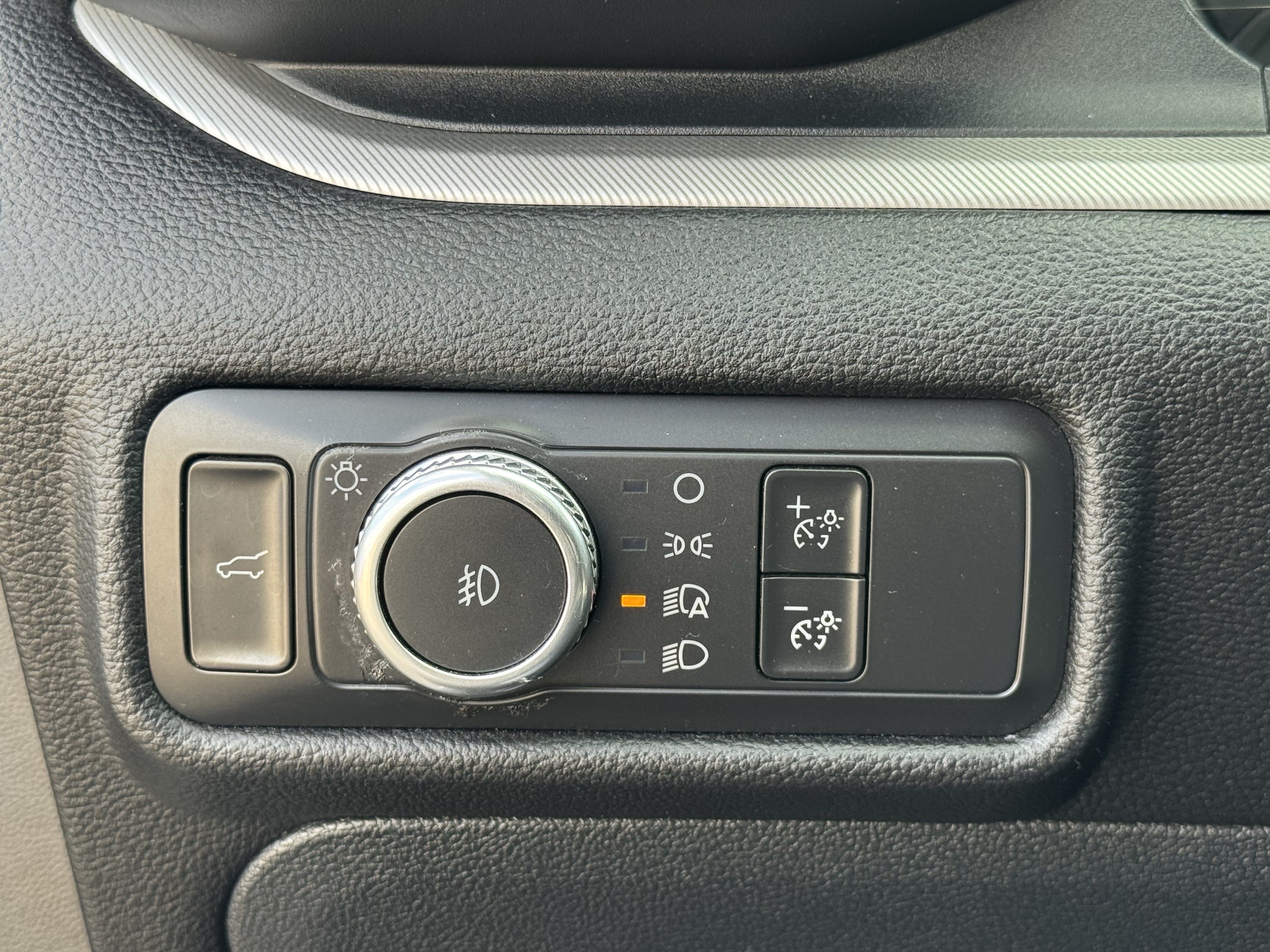 Used 2021 Ford Explorer XLT w/ Equipment Group 202A RWD image 13