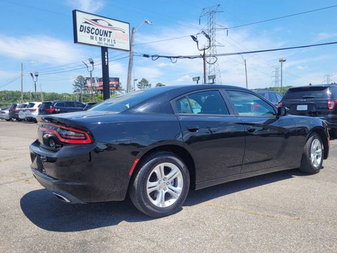 Used 2022 Dodge Charger SXT RWD image 2