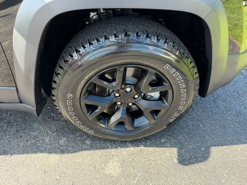 Used 2014 Jeep Cherokee Trailhawk w/ Technology Group AWD/4WD image 50