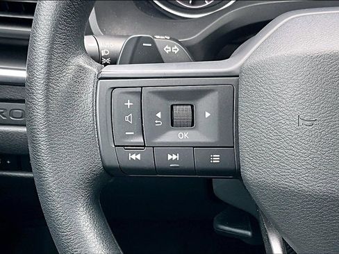 Used 2025 Nissan Rogue S FWD image 14