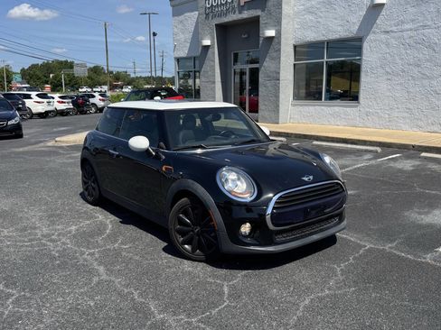 Used 2018 MINI Cooper 2-Door Hardtop FWD image 6