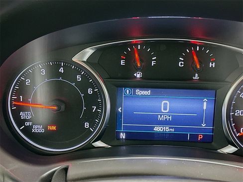 Used 2023 GMC Terrain SLE w/ Driver Convenience Package image 12