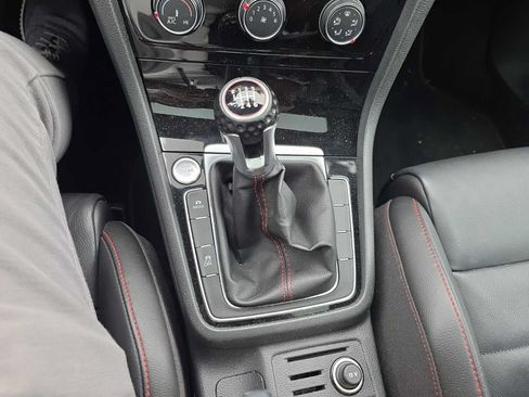 Used 2019 Volkswagen GTI SE FWD image 18