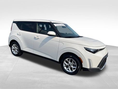 Used 2025 Kia Soul LX FWD image 7