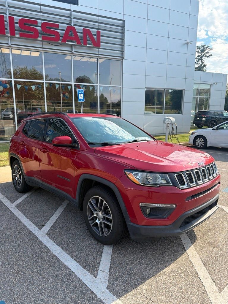 Used 2019 Jeep Compass Latitude w/ Popular Equipment Group FWD image 1