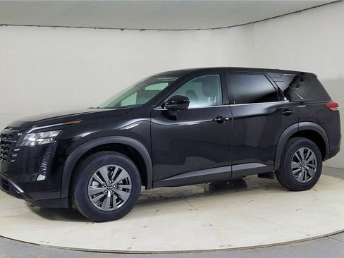 New 2026 Nissan Pathfinder S image 3