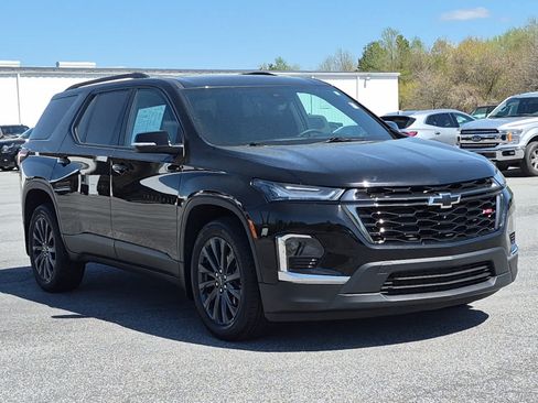 Used 2023 Chevrolet Traverse RS w/ LPO, Floor Liner Package AWD/4WD image 3