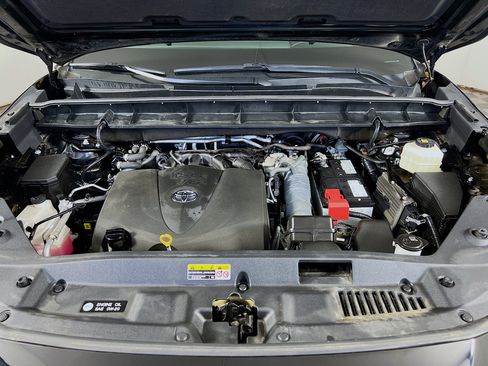 Used 2022 Toyota Highlander XLE image 27