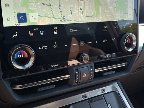 Used 2024 Lexus GX 550 w/ Accessory Package (2T) AWD/4WD image 17