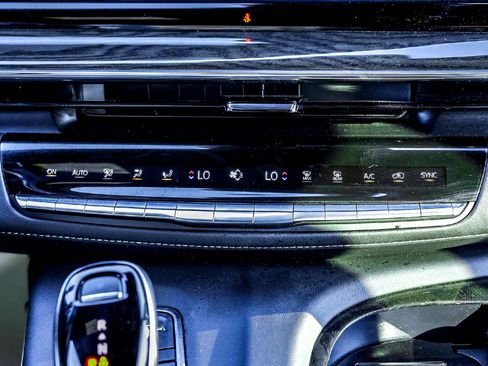 Used 2024 Cadillac Escalade Premium Luxury image 25