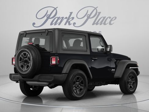 Used 2021 Jeep Wrangler Unlimited Rubicon w/ Xtreme Recon 35" Tire Package AWD/4WD image 3