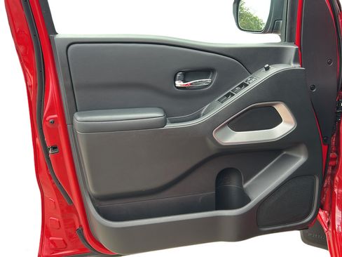 Used 2025 Nissan Frontier SV w/ SV Convenience Package RWD image 10