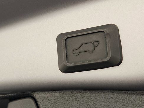 Used 2022 Toyota RAV4 XLE image 29