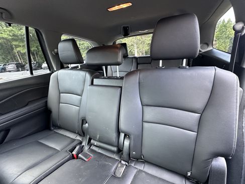 Used 2021 Honda Pilot Touring image 10