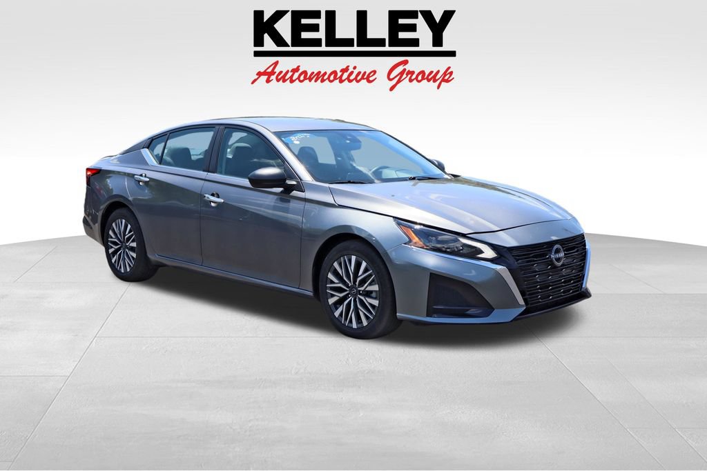 Used 2024 Nissan Altima 2.5 SV FWD image 1