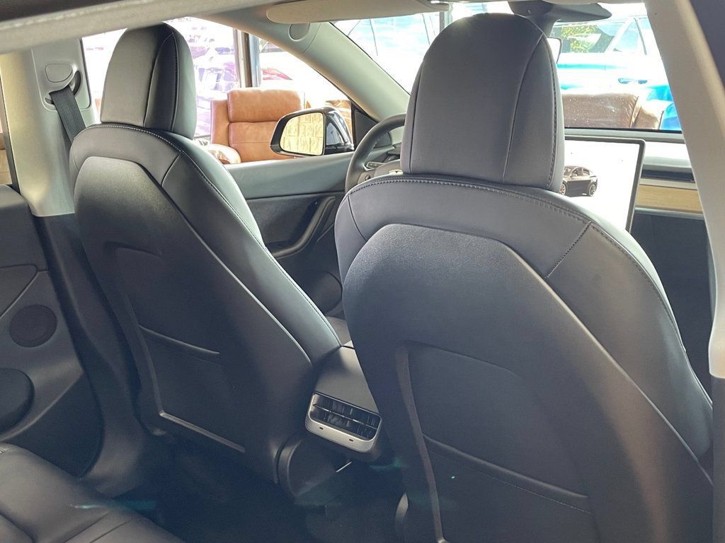 Used 2022 Tesla Model Y Performance AWD/4WD image 22