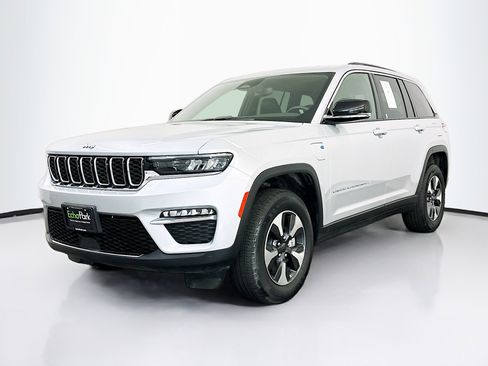 Used 2024 Jeep Grand Cherokee Limited 4xe image 3